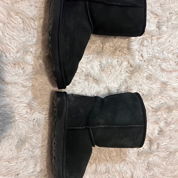 UGG CLASSIC SHORT II SIZE 8 WOMENS BLACK - Picture 5 of 9